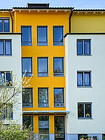 Mehrfamilienhaus mit neuem Fassadenanstrich im Iseweg in Burgdorf