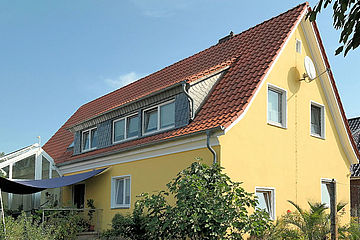Die Außenfassade des Wohnhauses im Weferlingser Weg in Burgdorf strahlt wieder.